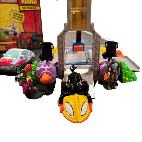 Teen Titans Launch Tower Bandai RARE Vintage 2004 + Extras  SEE LISTING! - Picture 9 of 16